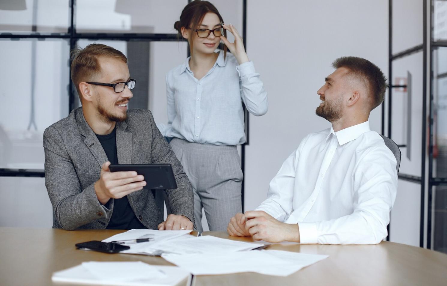 Program detaliat de analiză financiară pentru investitori profesioniști